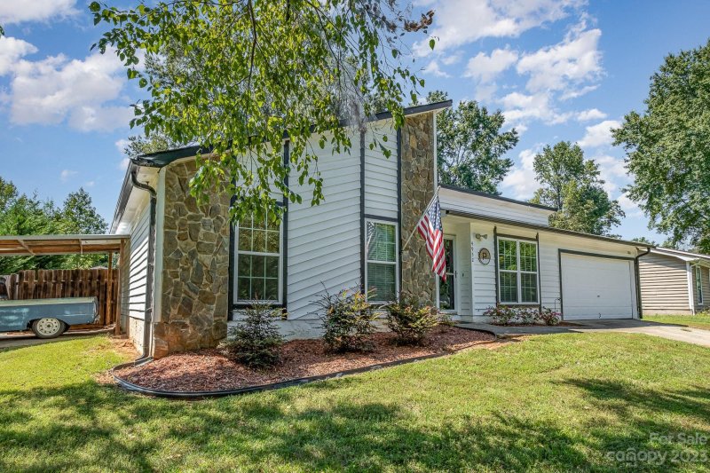 Property image 2 at 4952 Cricklewood Lane, Charlotte, NC 28212