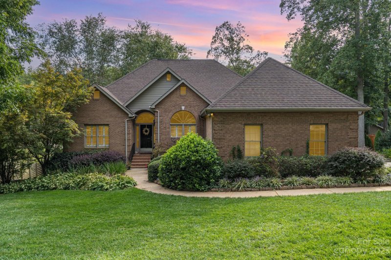 Property image 2 at 388 Ponderosa Circle, Mooresville, NC 28117