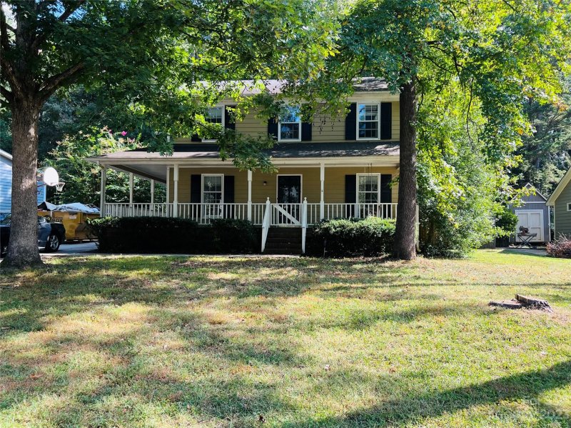 Property image 2 at 2716 Kilmarnock Court, Matthews, NC 28105