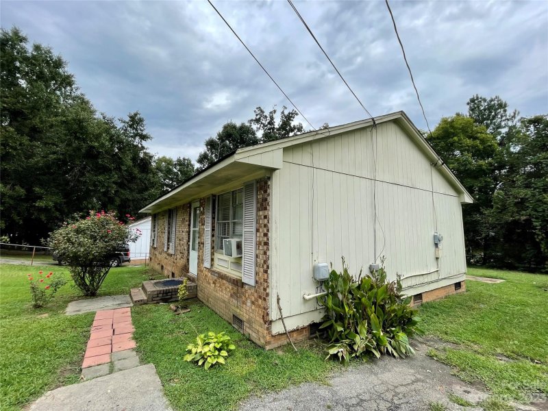 Property image 2 at 2828 Meade Avenue, Gastonia, NC 28052