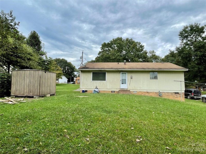 Property image 3 at 2828 Meade Avenue, Gastonia, NC 28052