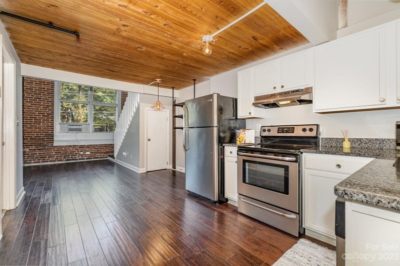 Property image 3 at 201 S Hoskins Road, Charlotte, NC 28208