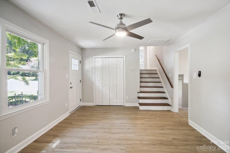 Property image 2 at 552 Derrydowne Drive, Charlotte, NC 28213