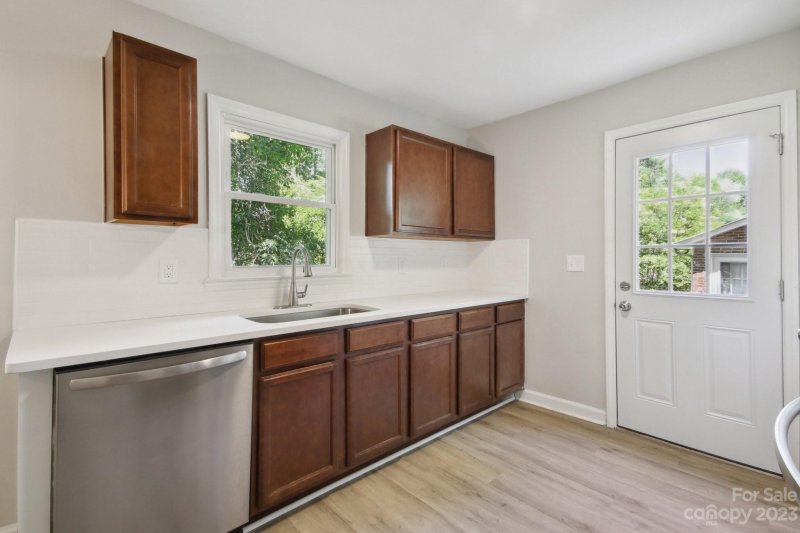 Property image 3 at 552 Derrydowne Drive, Charlotte, NC 28213