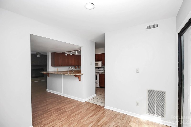 Property image 5 at 10913 Carmel Crossing Road, Charlotte, NC 28226