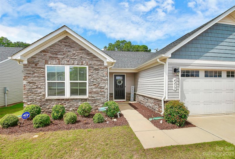 4215 Mackinnon Drive