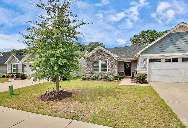 Property image 2 at 4215 Mackinnon Drive, Charlotte, NC 28214