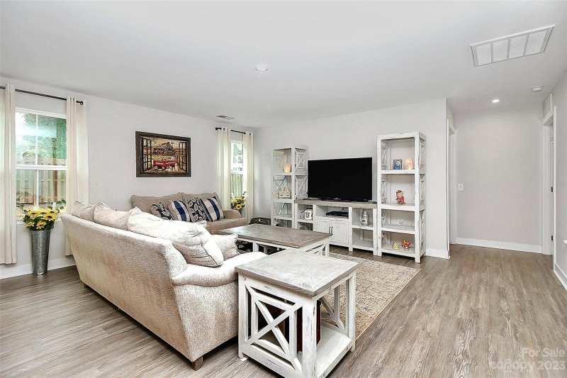 Property image 5 at 4215 Mackinnon Drive, Charlotte, NC 28214