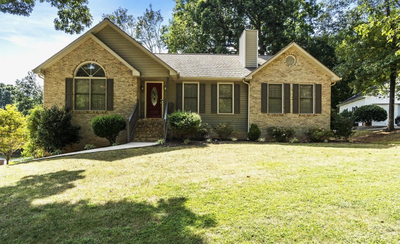 618 17th Avenue Drive