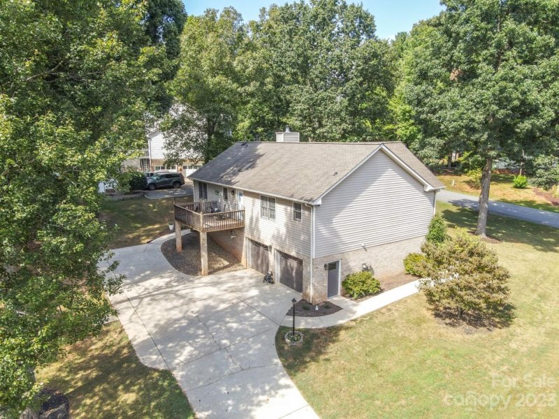 Property image 2 at 618 17th Avenue Drive, Hickory, NC 28602