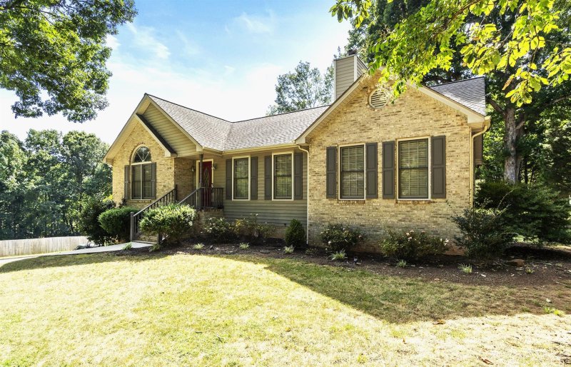 Property image 3 at 618 17th Avenue Drive, Hickory, NC 28602