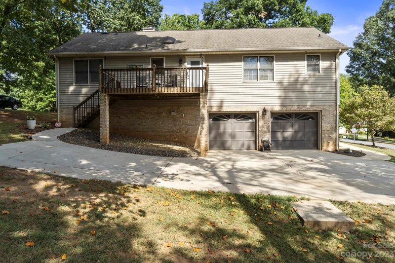 Property image 4 at 618 17th Avenue Drive, Hickory, NC 28602