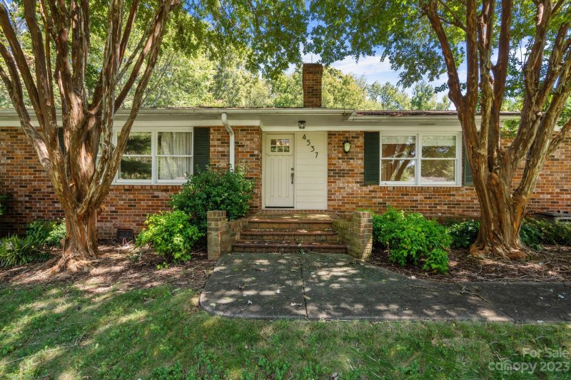 Property image 2 at 4537 Whispering Oaks Drive, Charlotte, NC 28213