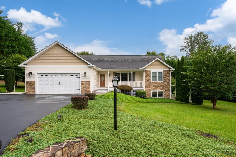 Property image 5 at 19 Stone House Road, Hendersonville, NC 28739