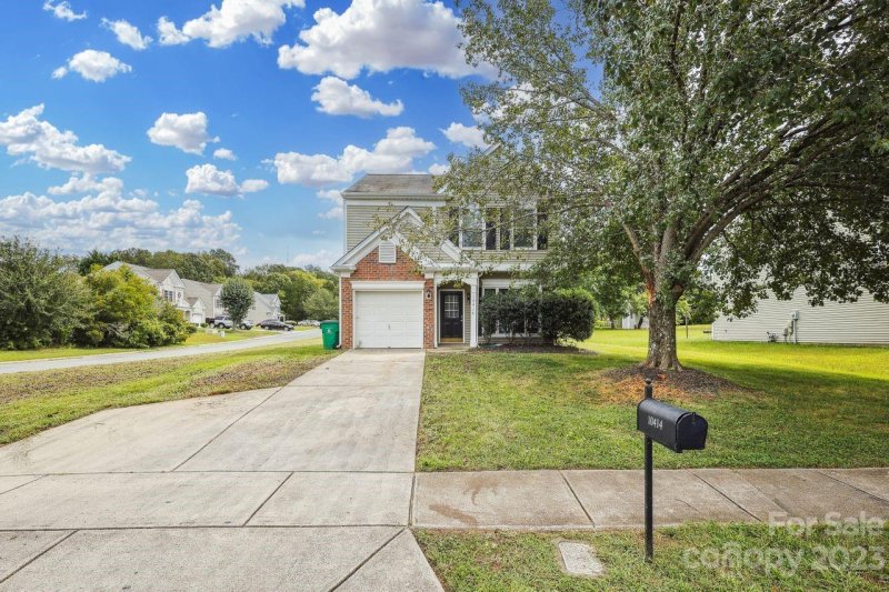 Property image 5 at 10414 Roundleaf Drive, Charlotte, NC 28213