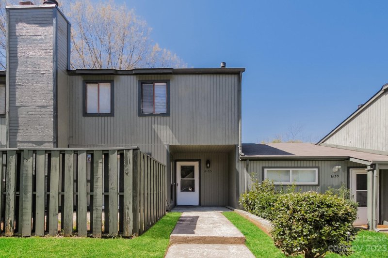 Property image 2 at 6153 Bent Tree Court, Charlotte, NC 28212