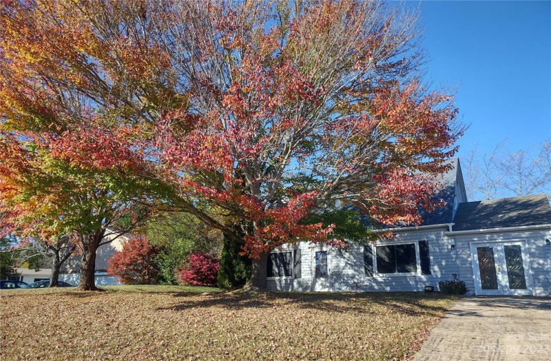 Property image 5 at 20 Lionel Place, Asheville, NC 28806