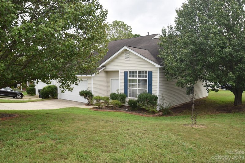 Property image 2 at 1938 Sunset Village Drive, Charlotte, NC 28216