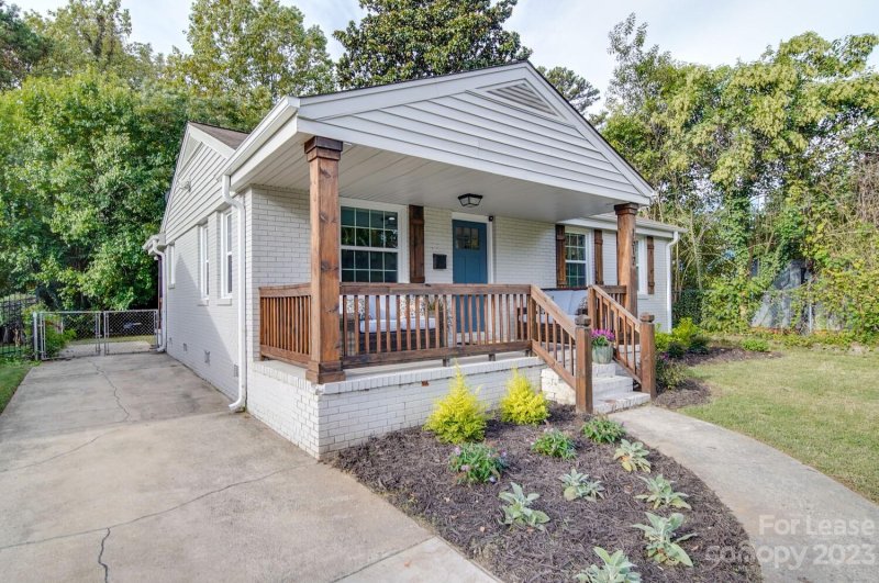 Property image 2 at 1512 Newcastle Street, Charlotte, NC 28216