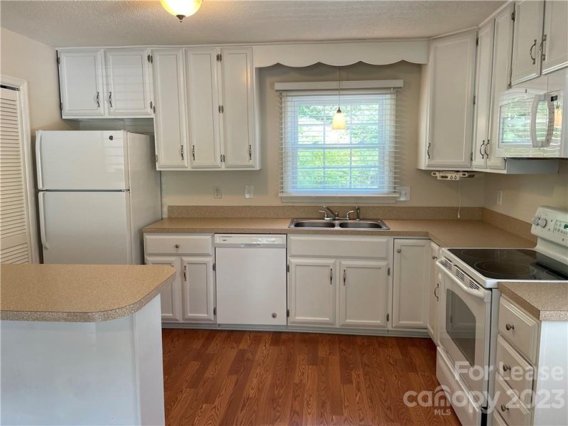 Property image 3 at 13417 Four Oaks Lane, Matthews, NC 28105