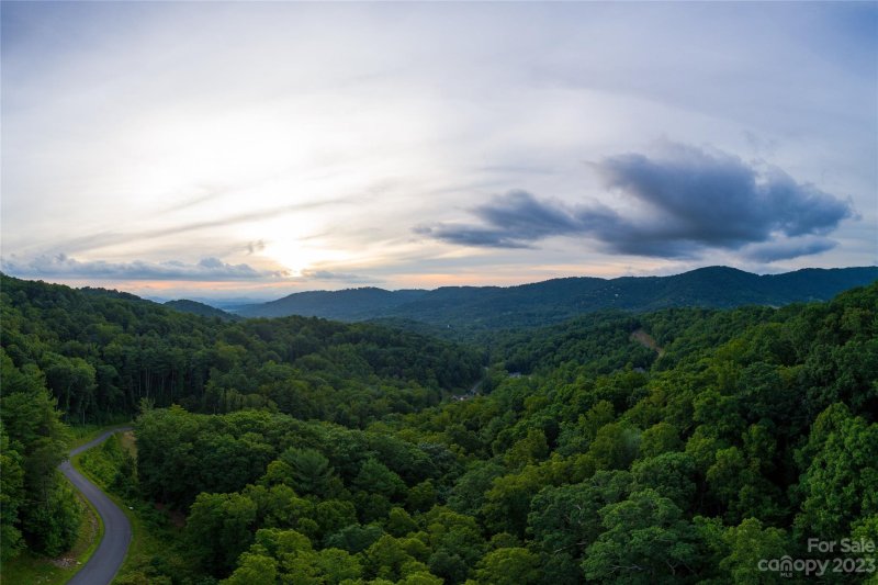 Property image 4 at 64 Longspur Lane, Asheville, NC 28804