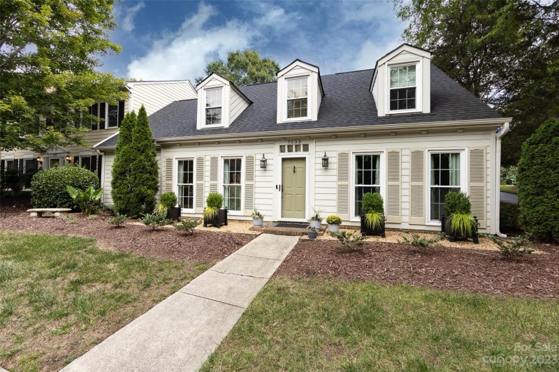 Property image 2 at 7533 Red Oak Lane, Charlotte, NC 28226
