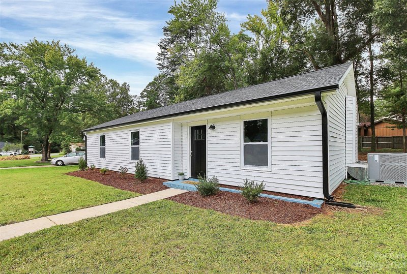 Property image 2 at 5400 Two Moons Drive, Charlotte, NC 28212