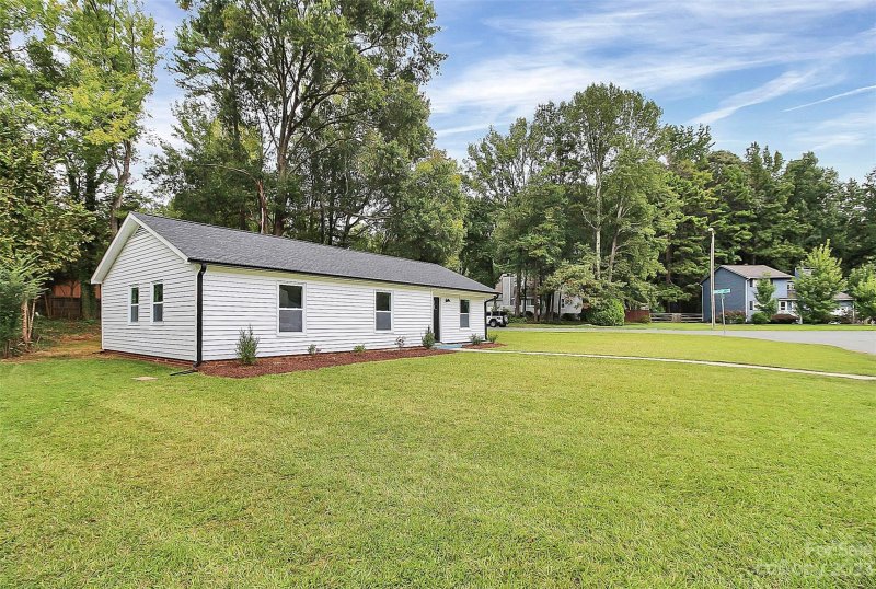 Property image 3 at 5400 Two Moons Drive, Charlotte, NC 28212