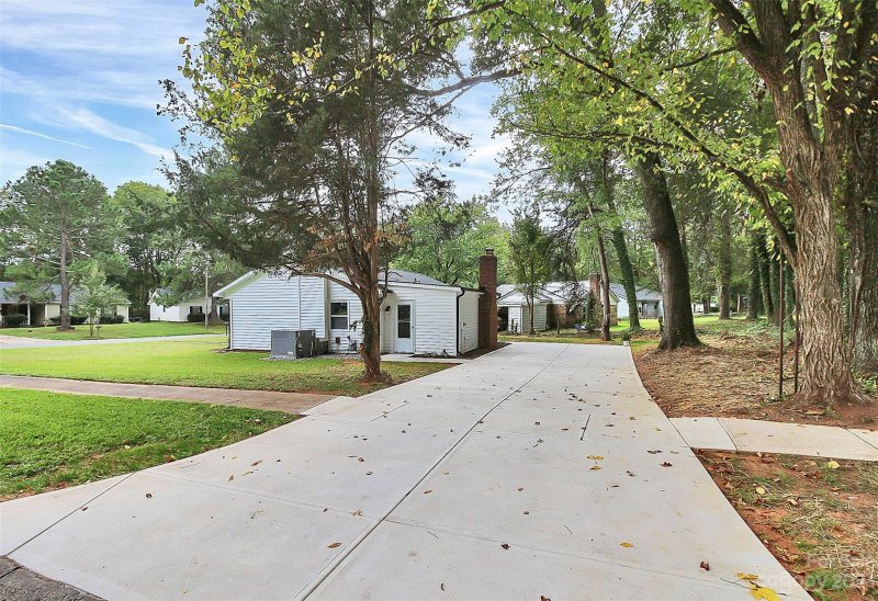 Property image 4 at 5400 Two Moons Drive, Charlotte, NC 28212