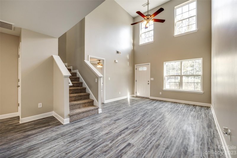 Property image 3 at 308 Peachtree Road, Charlotte, NC 28216