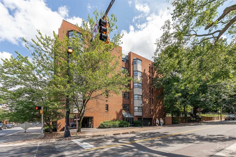 Property image 2 at 224 N Poplar Street, Charlotte, NC 28202