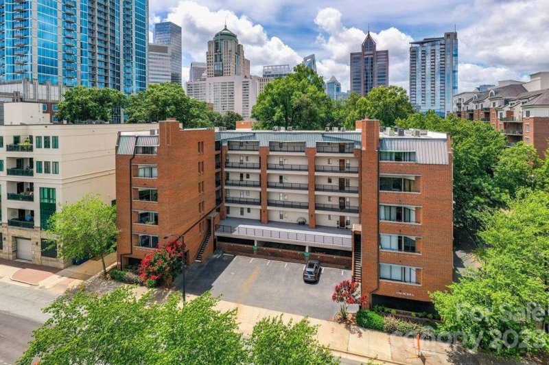 Property image 4 at 224 N Poplar Street, Charlotte, NC 28202