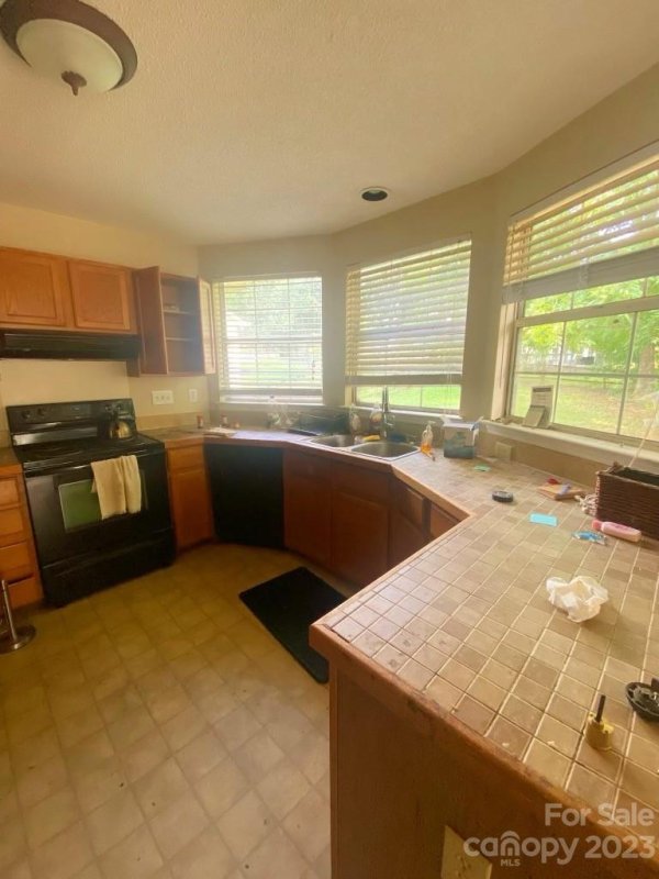 Property image 2 at 2912 Walsingham Court, Matthews, NC 28105