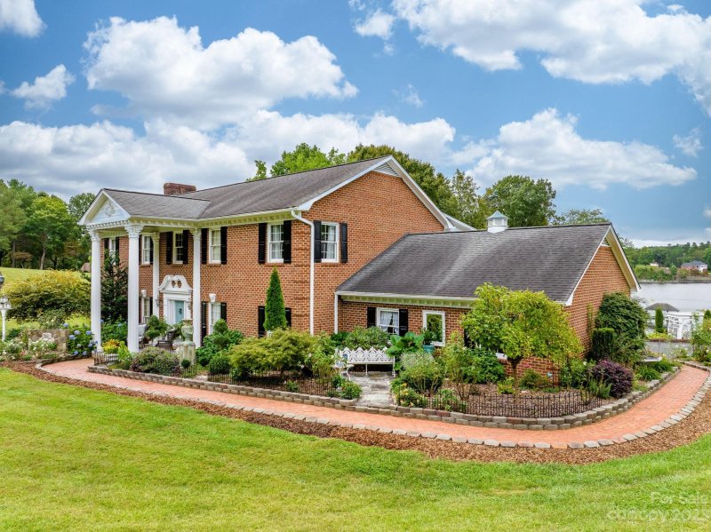 Property image 2 at 29 Cove Crest Drive, Taylorsville, NC 28681