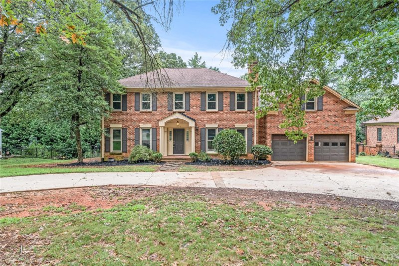 Property image 2 at 6639 Sharon Road, Charlotte, NC 28210