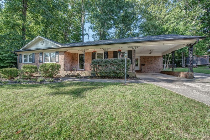 Property image 2 at 1021 Nottingham Drive, Gastonia, NC 28054