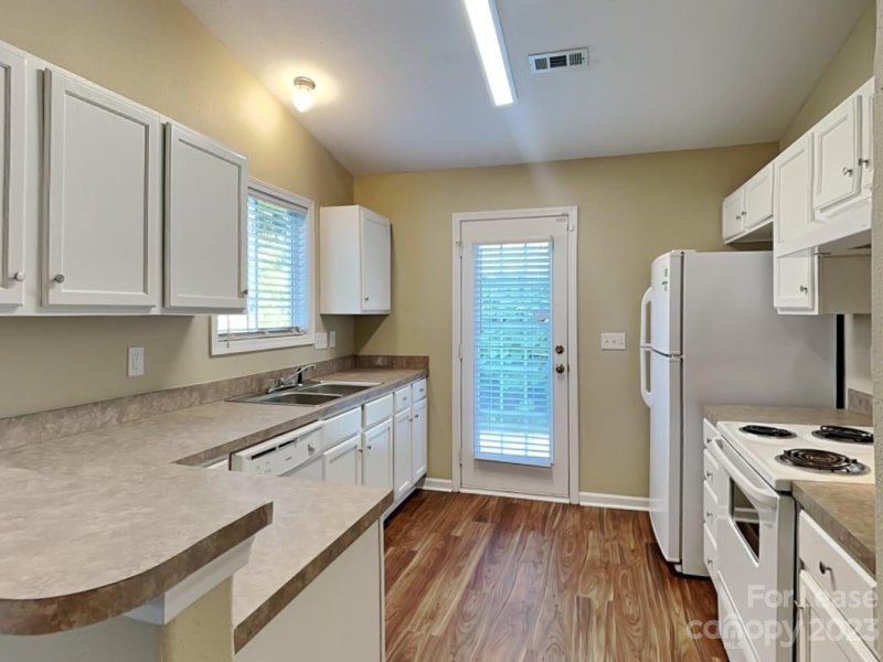 Property image 3 at 2718 Meadow Knoll Drive, Charlotte, NC 28269