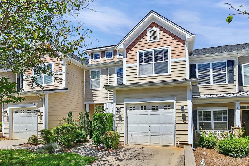 Property image 2 at 725 Winding Way, Rock Hill, SC 29732