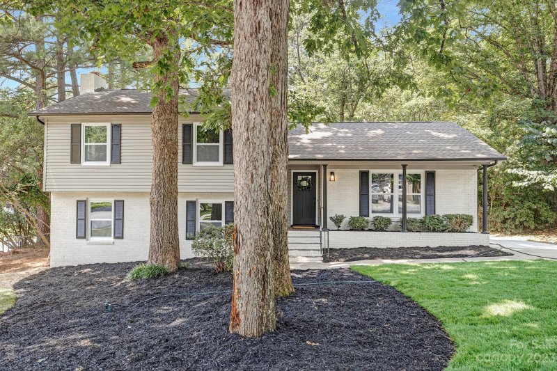 Property image 5 at 801 Mclaughlin Drive, Charlotte, NC 28212