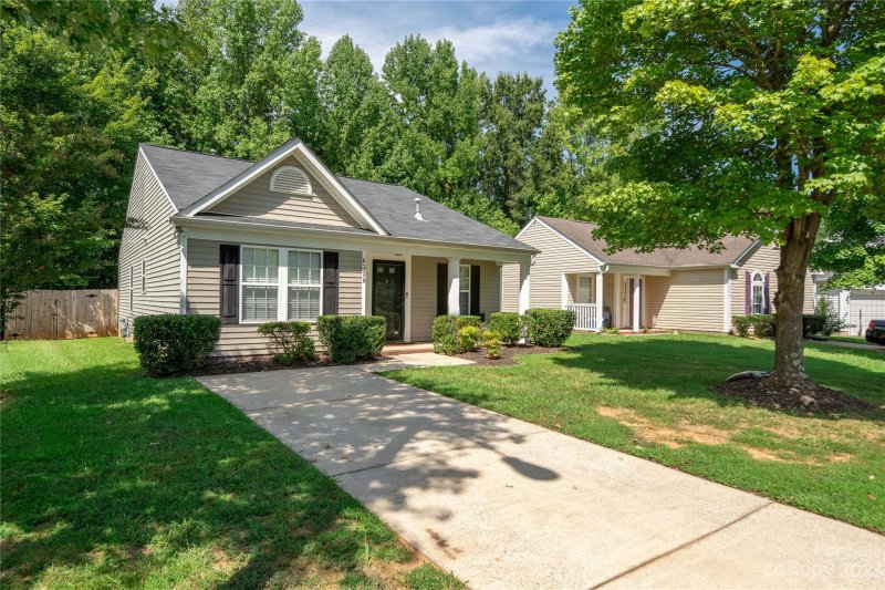 Property image 3 at 6329 Whispering Brook Court, Charlotte, NC 28216