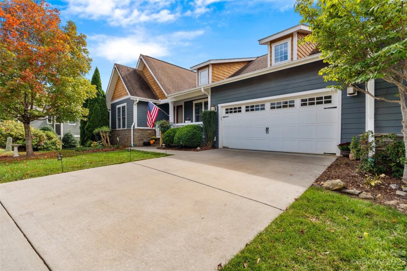 37 Creekside View Drive