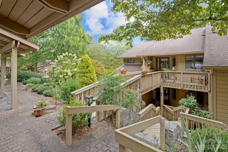 Property image 2 at 104 Live Oak Lane, Hendersonville, NC 28791