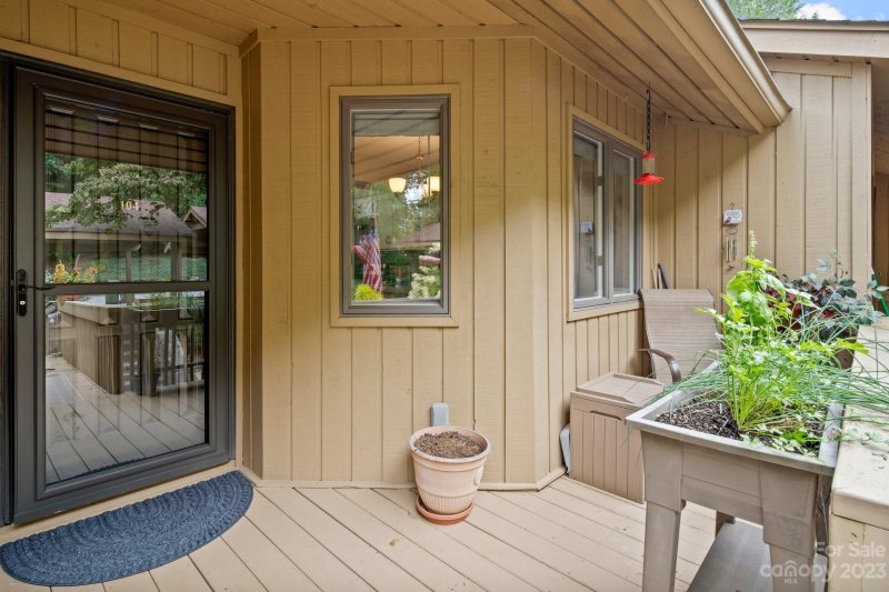 Property image 3 at 104 Live Oak Lane, Hendersonville, NC 28791