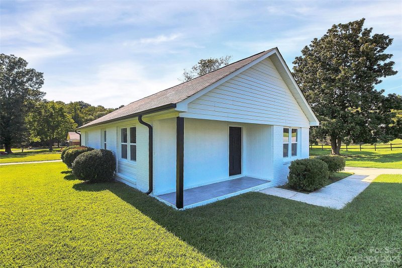 5700 Hillcrest Circle