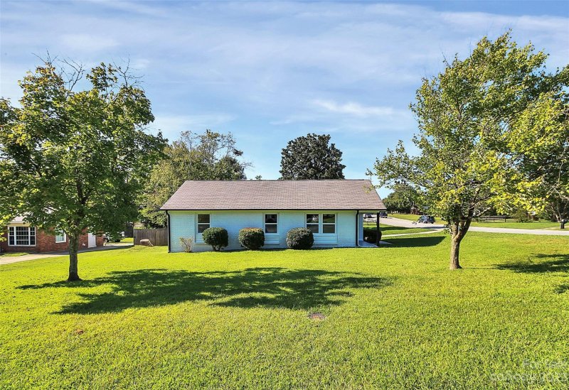 Property image 3 at 5700 Hillcrest Circle, Indian Trail, NC 28079