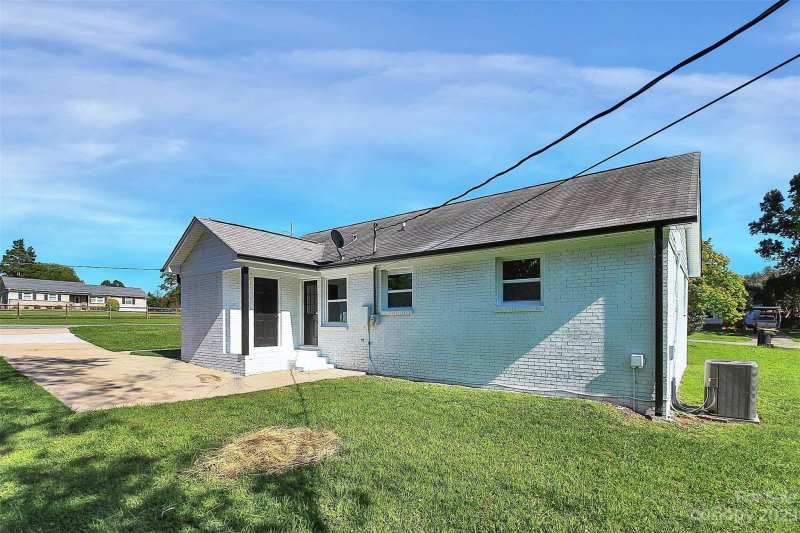 Property image 4 at 5700 Hillcrest Circle, Indian Trail, NC 28079