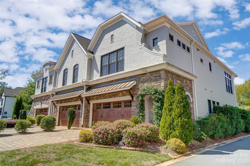 Property image 2 at 5011 Vernet Lane, Charlotte, NC 28210