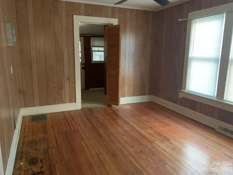 Property image 5 at 27 Oteen Park Place, Asheville, NC 28805