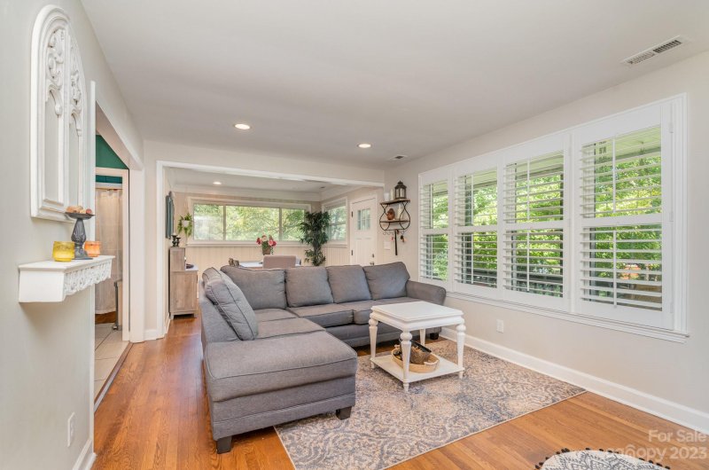 Property image 4 at 2112 Dalehurst Drive, Charlotte, NC 28205