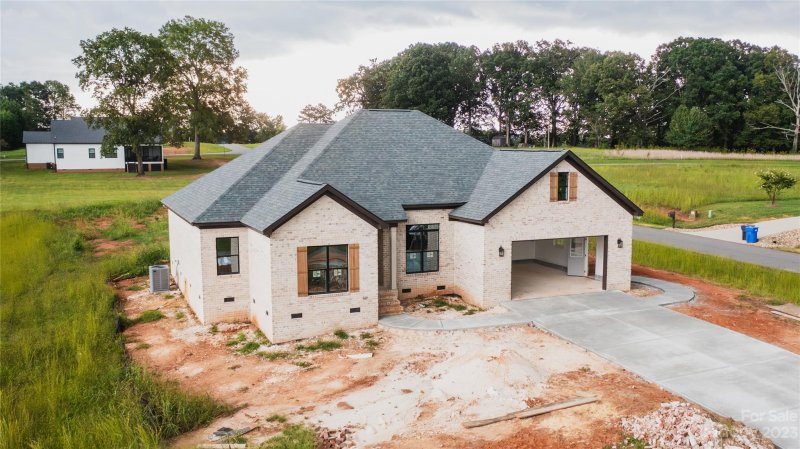 Property image 2 at 104 Winfield Place, Statesville, NC 28625